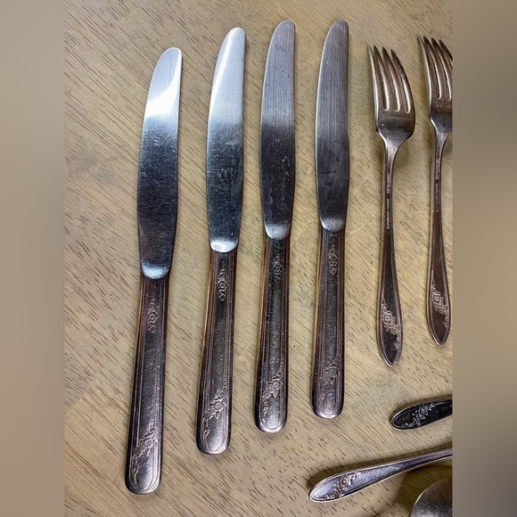 Oneida Tudor Plate Queen Bess II Silverplate Flatware Set - 15 Pcs Vintage 1946 - Picture 9 of 13